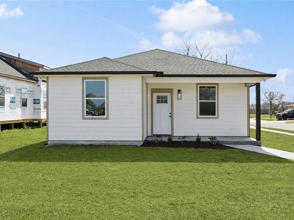 2201 VENUS Place, Violet, LA 70092