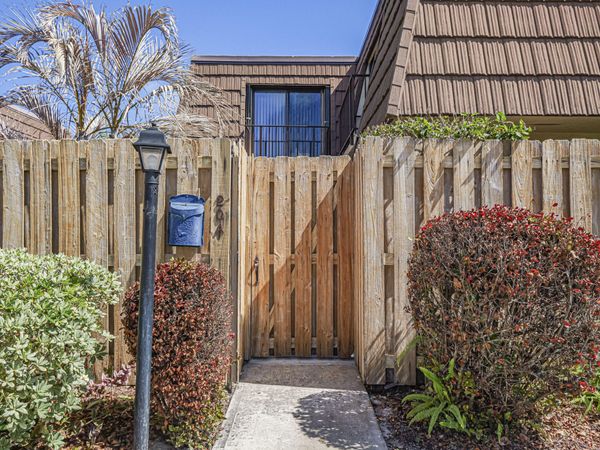 1166 6th Avenue, Unit 20a, Vero Beach, FL 32960