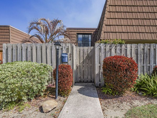 1166 6th Avenue, Unit 20a, Vero Beach, FL 32960