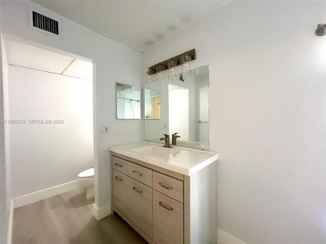 645 Executive Center Dr , Unit R101, West Palm Beach, FL 33401 Photo