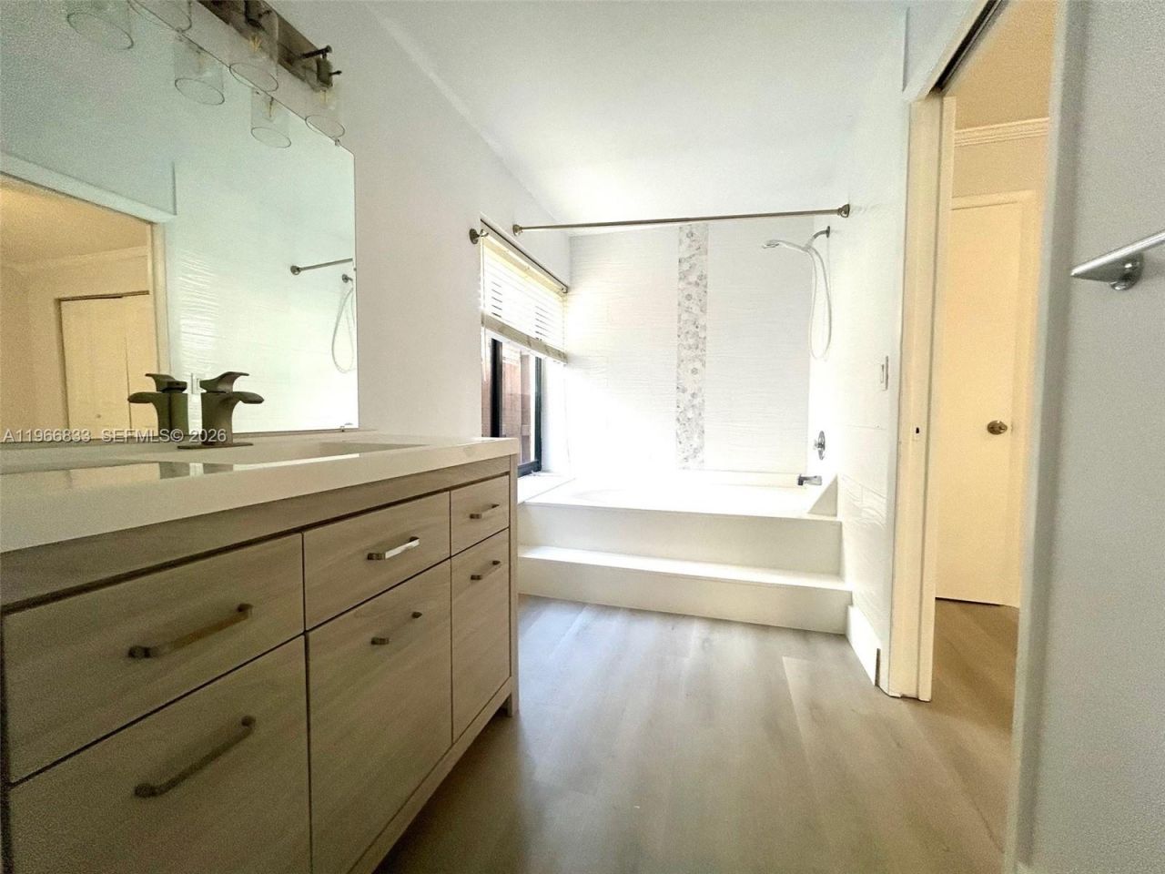 645 Executive Center Dr , Unit R101, West Palm Beach, FL 33401 Photo