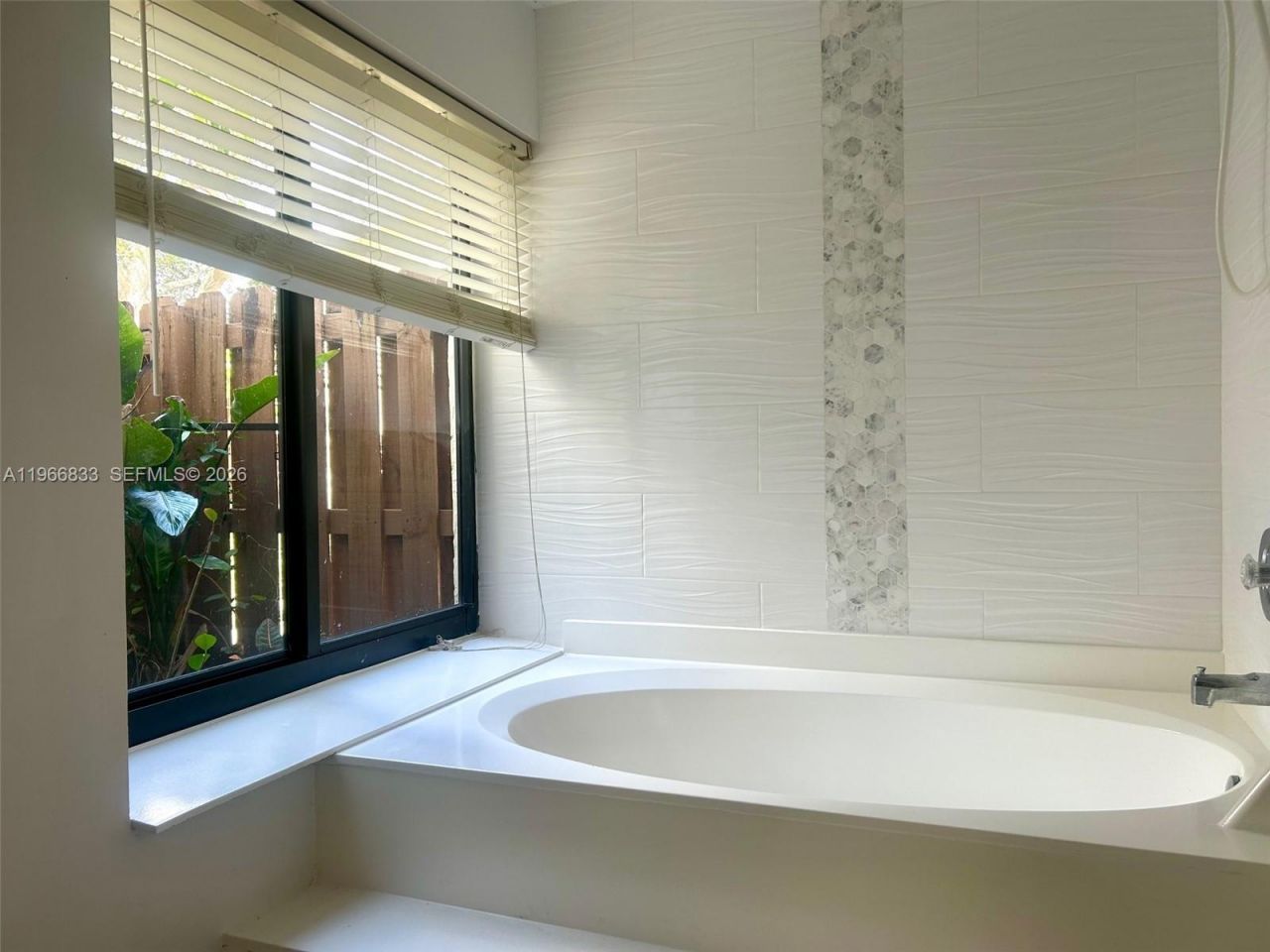 645 Executive Center Dr , Unit R101, West Palm Beach, FL 33401 Photo