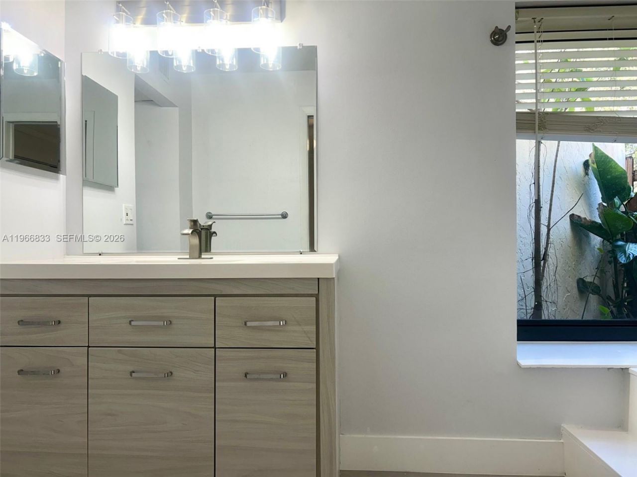 645 Executive Center Dr , Unit R101, West Palm Beach, FL 33401 Photo