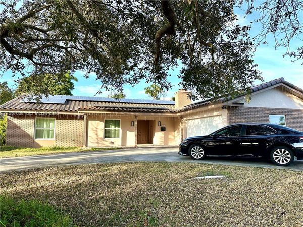 8203 NW 37th St , Coral Springs, FL 33065