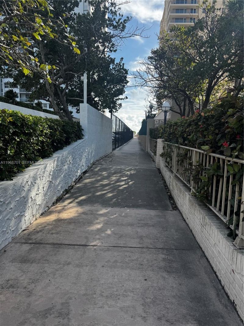 1913 S Ocean Dr, Unit 115, Hallandale Beach, FL 33009 Photo