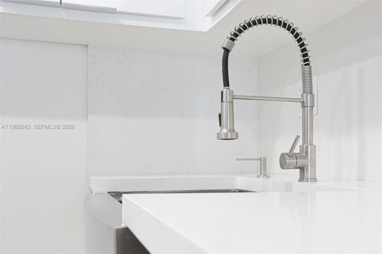 6801 Indian Creek Dr, Unit 608, Miami Beach, FL 33141 Photo