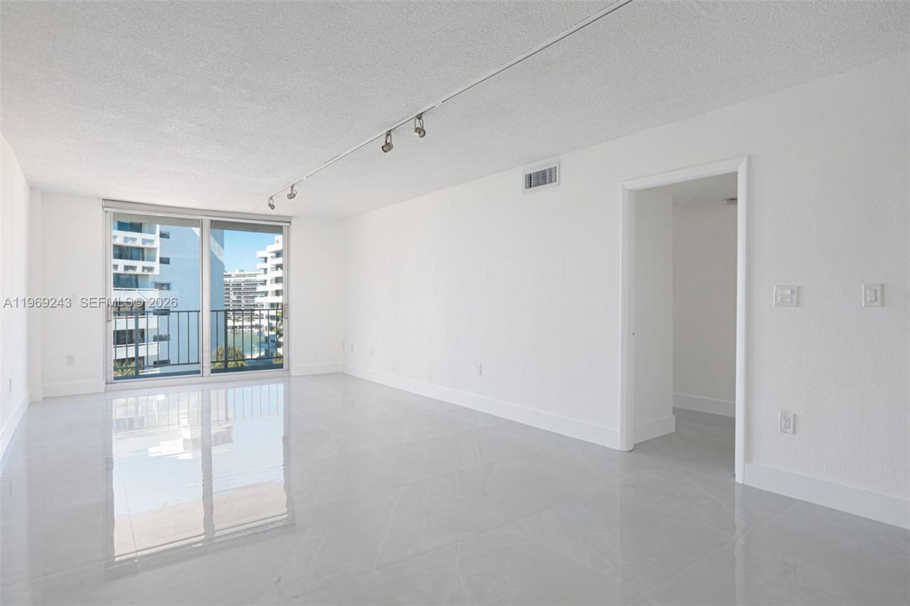 6801 Indian Creek Dr, Unit 608, Miami Beach, FL 33141 Photo