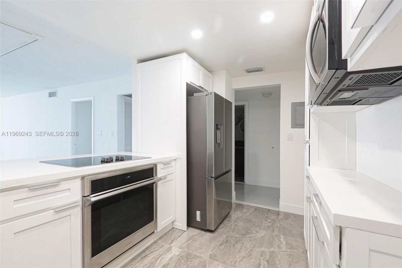 6801 Indian Creek Dr, Unit 608, Miami Beach, FL 33141 Photo