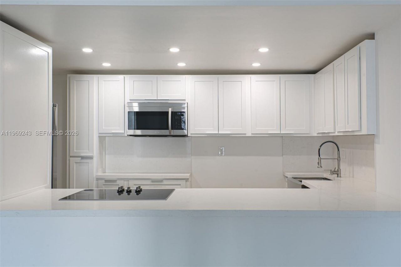 6801 Indian Creek Dr, Unit 608, Miami Beach, FL 33141 Photo