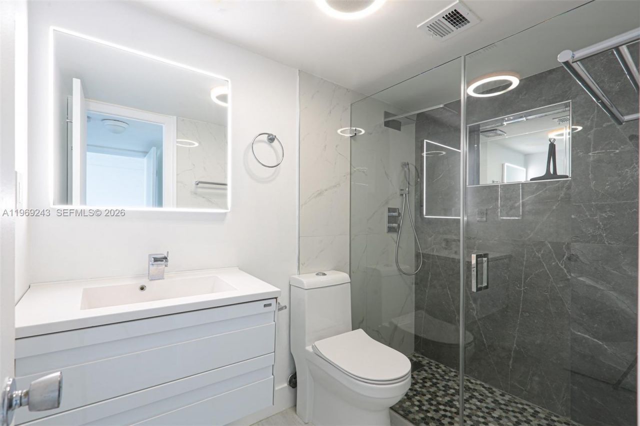 6801 Indian Creek Dr, Unit 608, Miami Beach, FL 33141 Photo