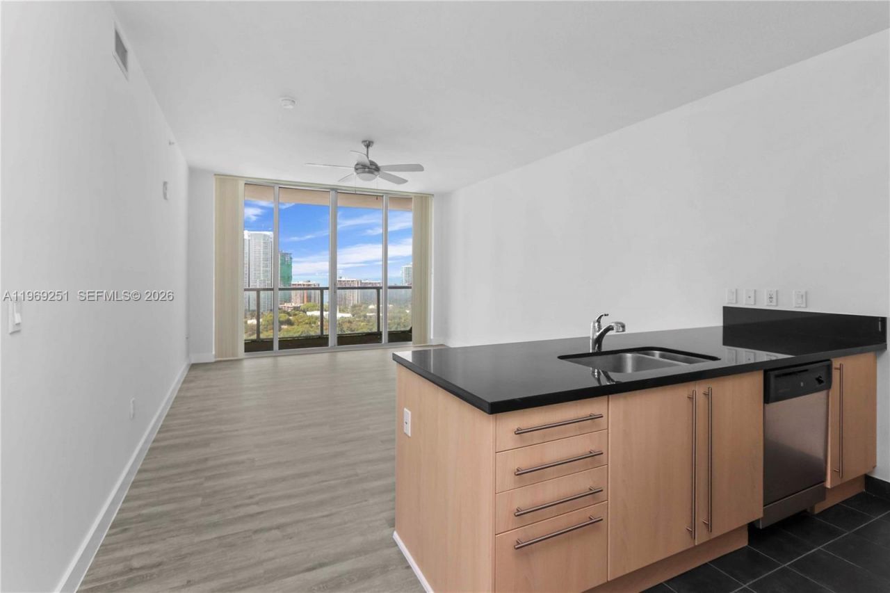 79 SW 12th St, Unit 3002-S, Miami, FL 33130 Photo