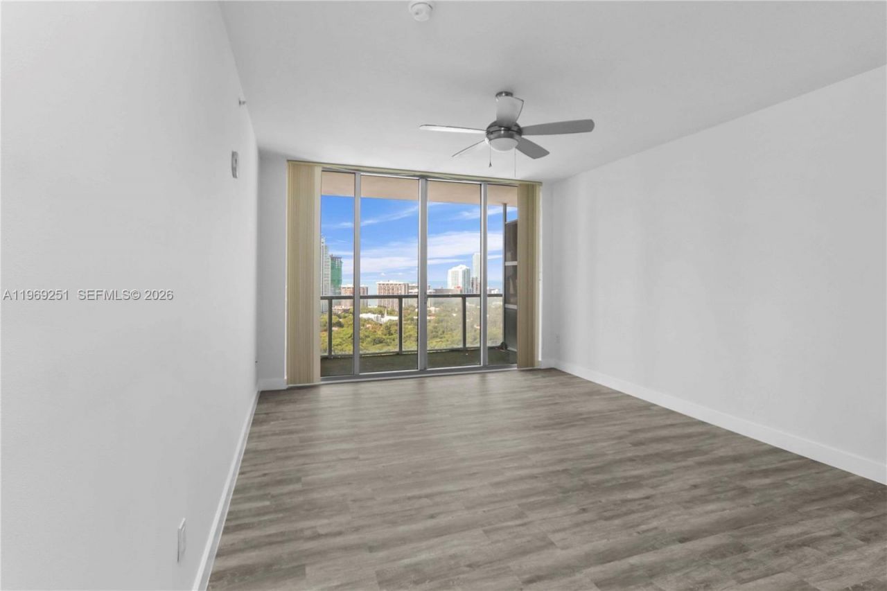 79 SW 12th St, Unit 3002-S, Miami, FL 33130 Photo