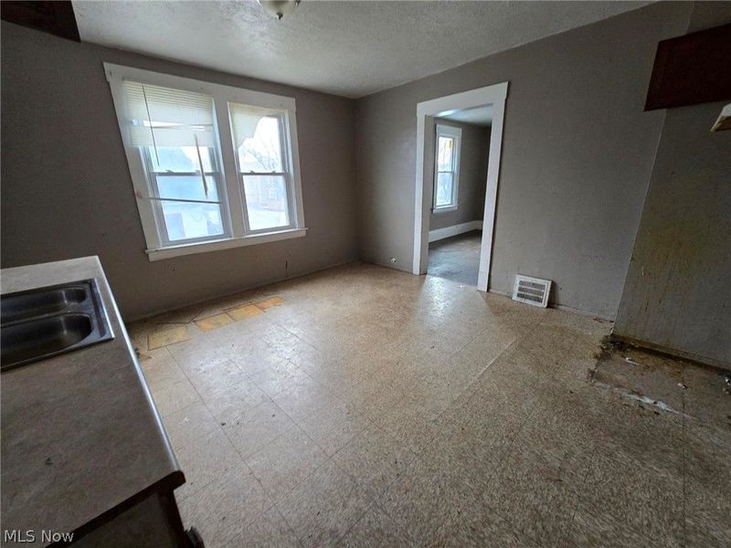 15831 Trafalgar Avenue, Cleveland, OH 44110 Photo 14