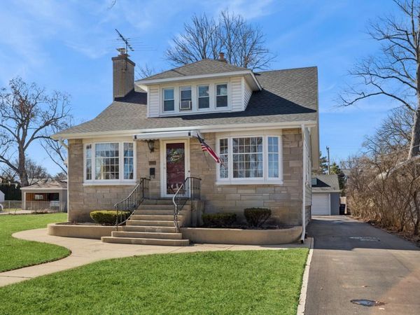 520 S Cornell Avenue, Villa Park, IL 60181