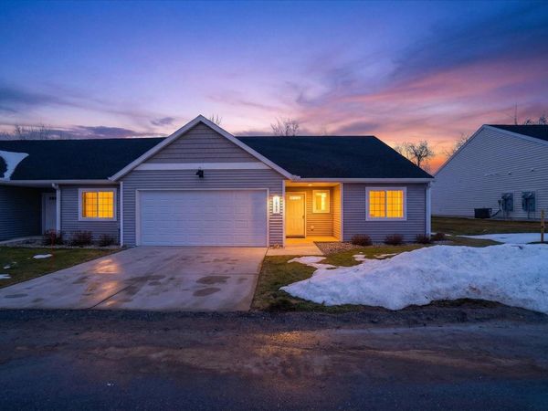 1069 Sunnyside Drive, Wayland, MI 49348