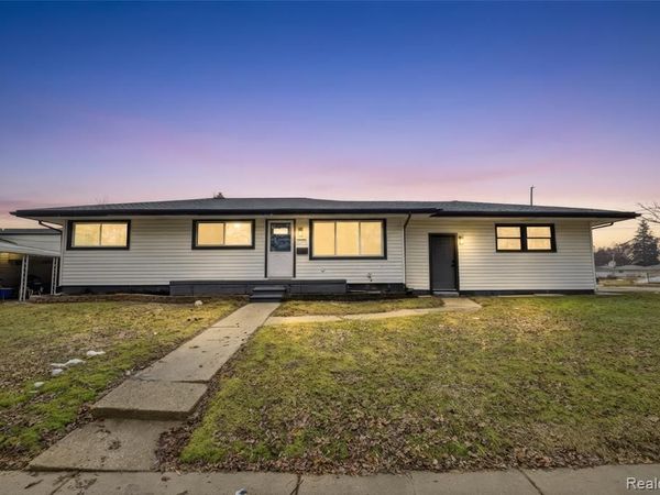 21911 Sharkey Street, Clinton Twp, MI 48035