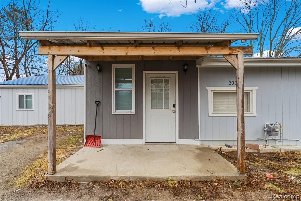 2033 Eberly Road, Flint Township, MI 48532 Main Photo