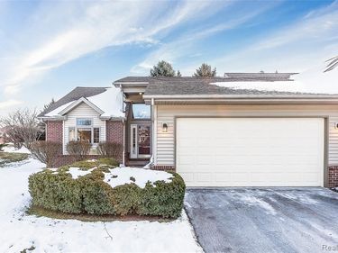 1201 Arbor Ridge Drive, Brighton, MI 48116
