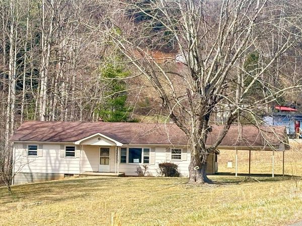 225 Davis Road , Crumpler, NC 28617