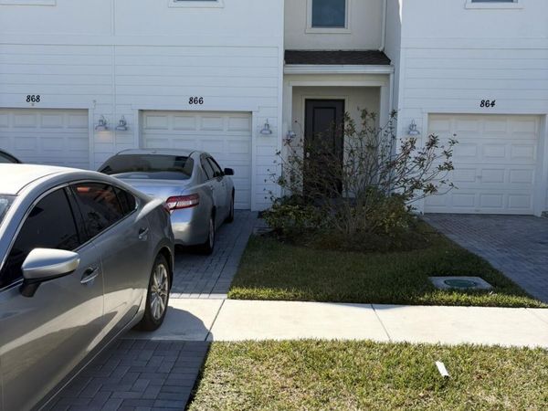 866 SE Grovebush Lane, Port Saint Lucie, FL 34984