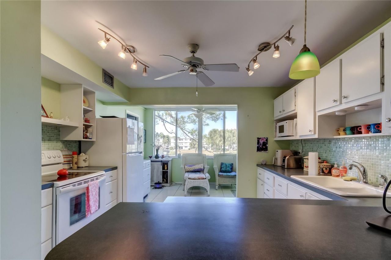 4710 Bay Street Ne, Unit 204, Saint Petersburg, FL 33703 Photo