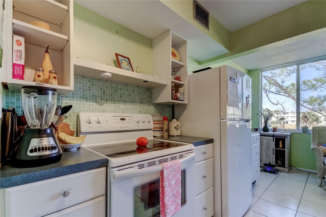 4710 Bay Street Ne, Unit 204, Saint Petersburg, FL 33703 Photo