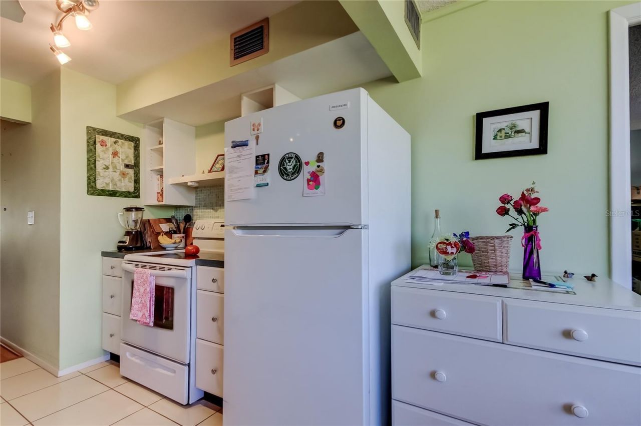 4710 Bay Street Ne, Unit 204, Saint Petersburg, FL 33703 Photo