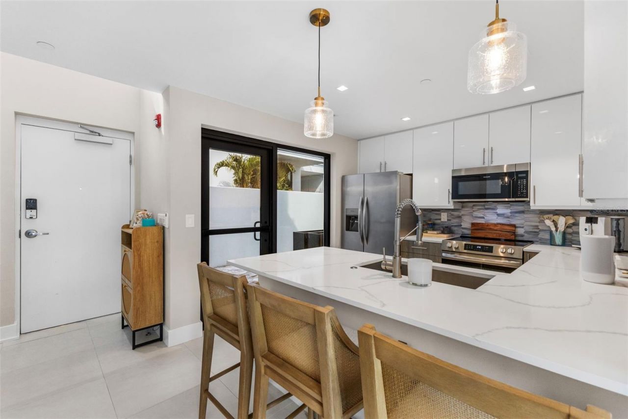 1558 4th St, Unit 212, Sarasota, FL 34236 Photo