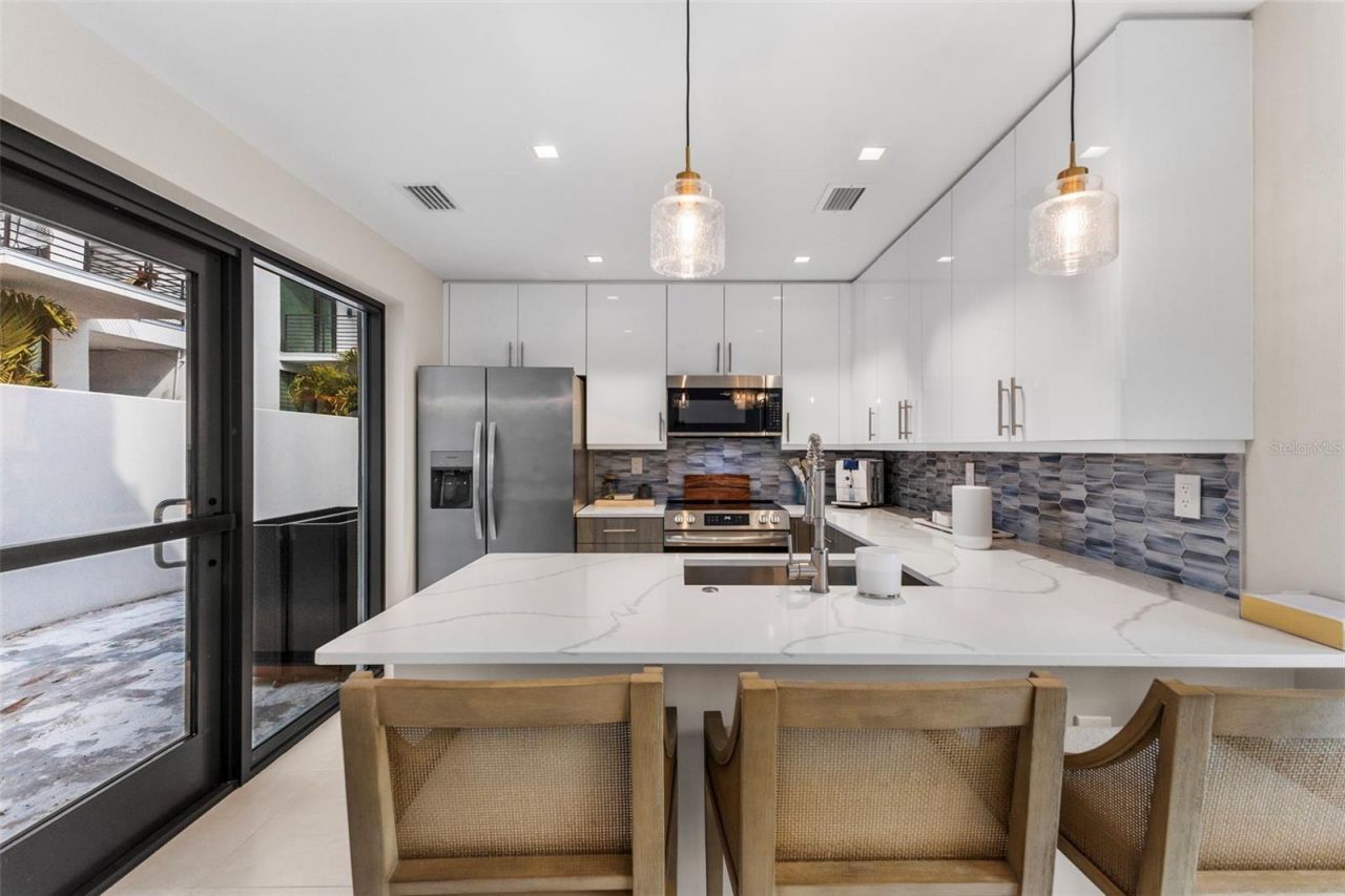 1558 4th St, Unit 212, Sarasota, FL 34236 Photo