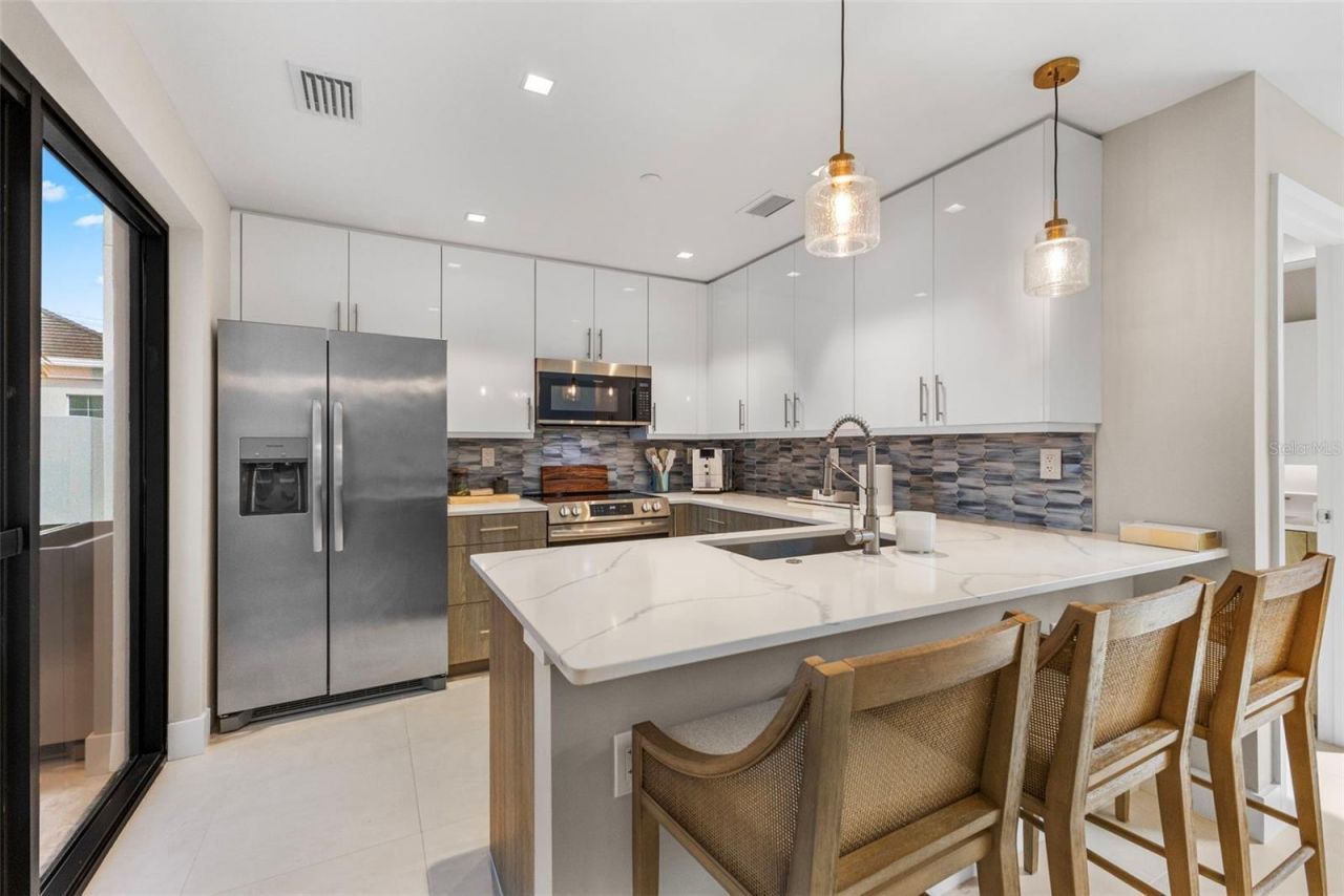 1558 4th St, Unit 212, Sarasota, FL 34236 Photo