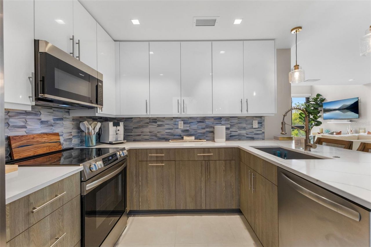 1558 4th St, Unit 212, Sarasota, FL 34236 Photo