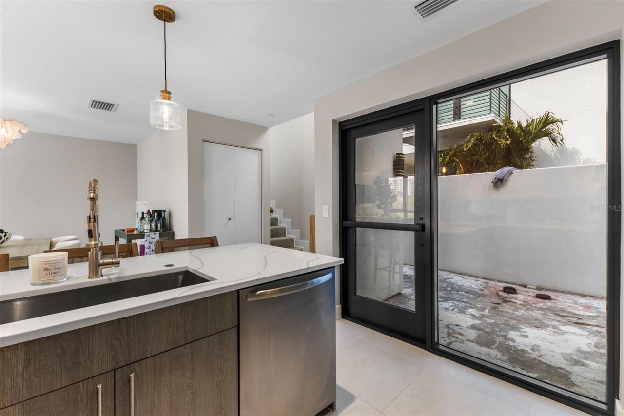 1558 4th St, Unit 212, Sarasota, FL 34236 Photo