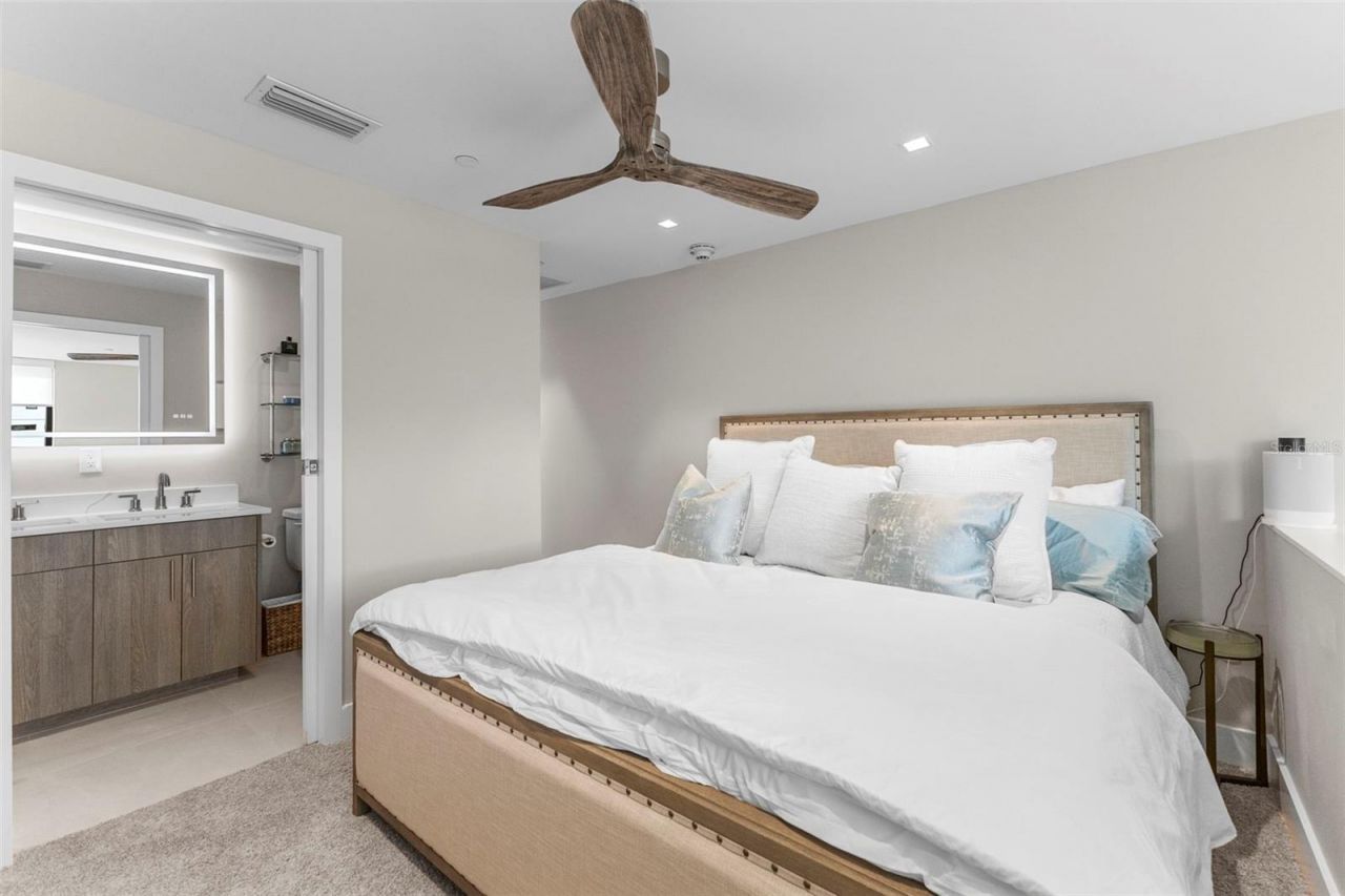 1558 4th St, Unit 212, Sarasota, FL 34236 Photo