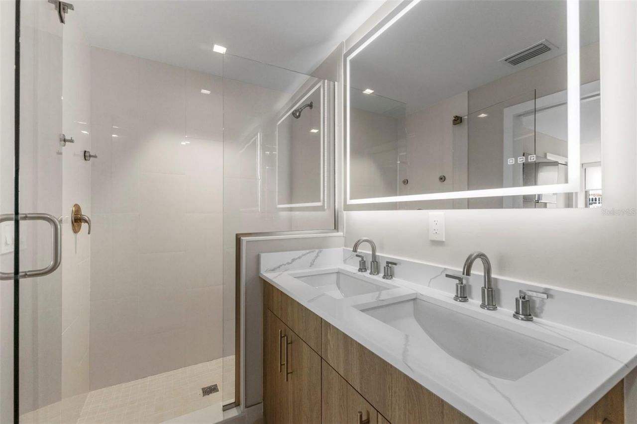 1558 4th St, Unit 212, Sarasota, FL 34236 Photo