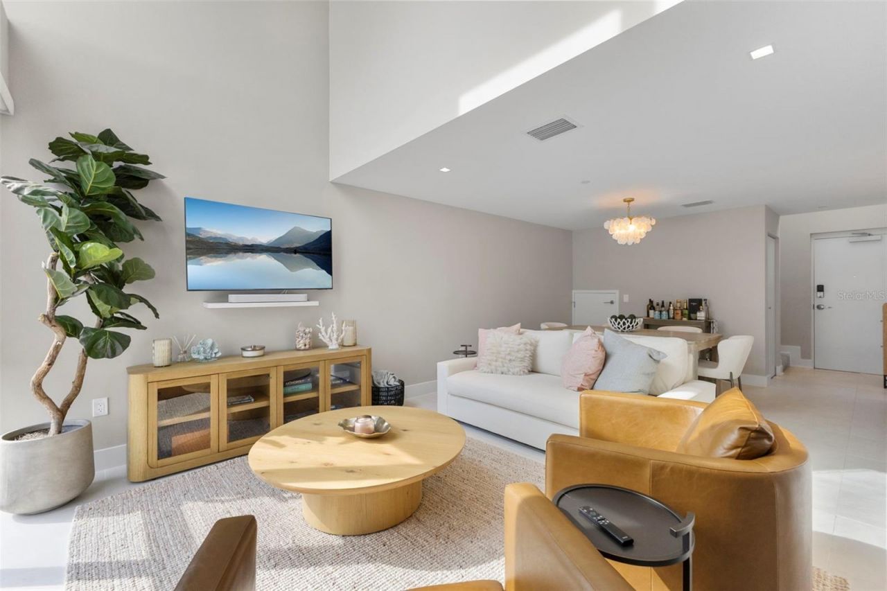 1558 4th St, Unit 212, Sarasota, FL 34236 Photo