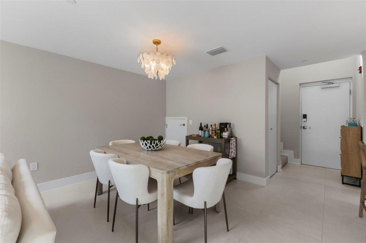 1558 4th St, Unit 212, Sarasota, FL 34236 Photo