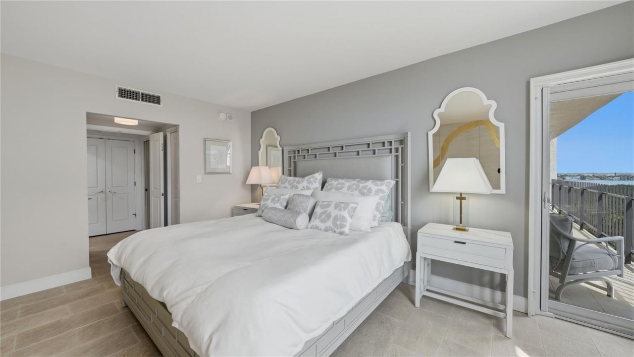 1212 Benjamin Franklin Drive, Unit 907, Sarasota, FL 34236 Photo