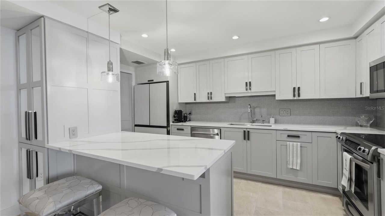 1212 Benjamin Franklin Drive, Unit 907, Sarasota, FL 34236 Photo