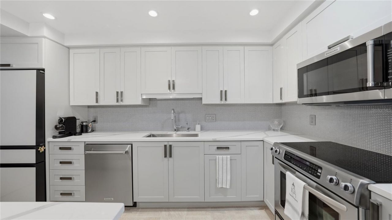 1212 Benjamin Franklin Drive, Unit 907, Sarasota, FL 34236 Photo