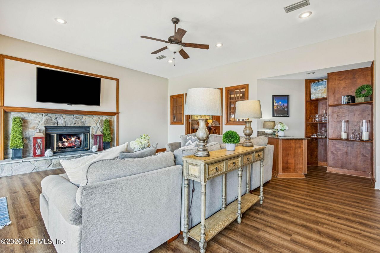 6518 Christopher Point Road W, Jacksonville, FL 32217 Photo