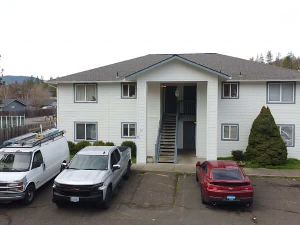 10 Dion Court, Shady Cove, OR 97539