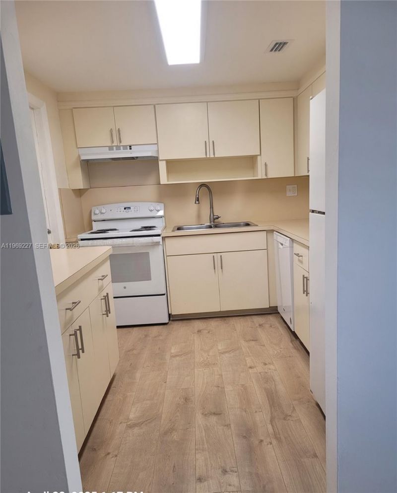 14140 SW 84th St, Unit 301-H, Miami, FL 33183 Photo