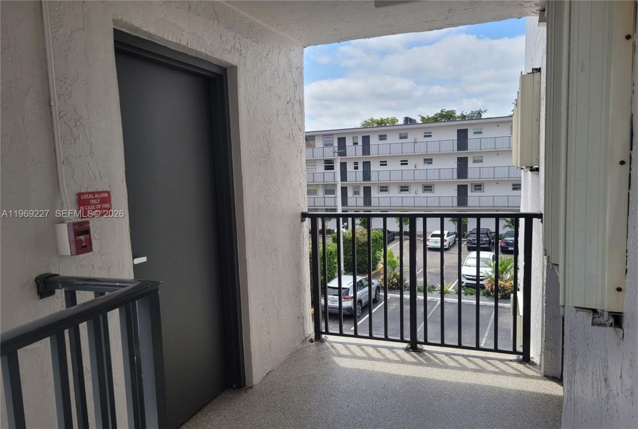 14140 SW 84th St, Unit 301-H, Miami, FL 33183 Photo