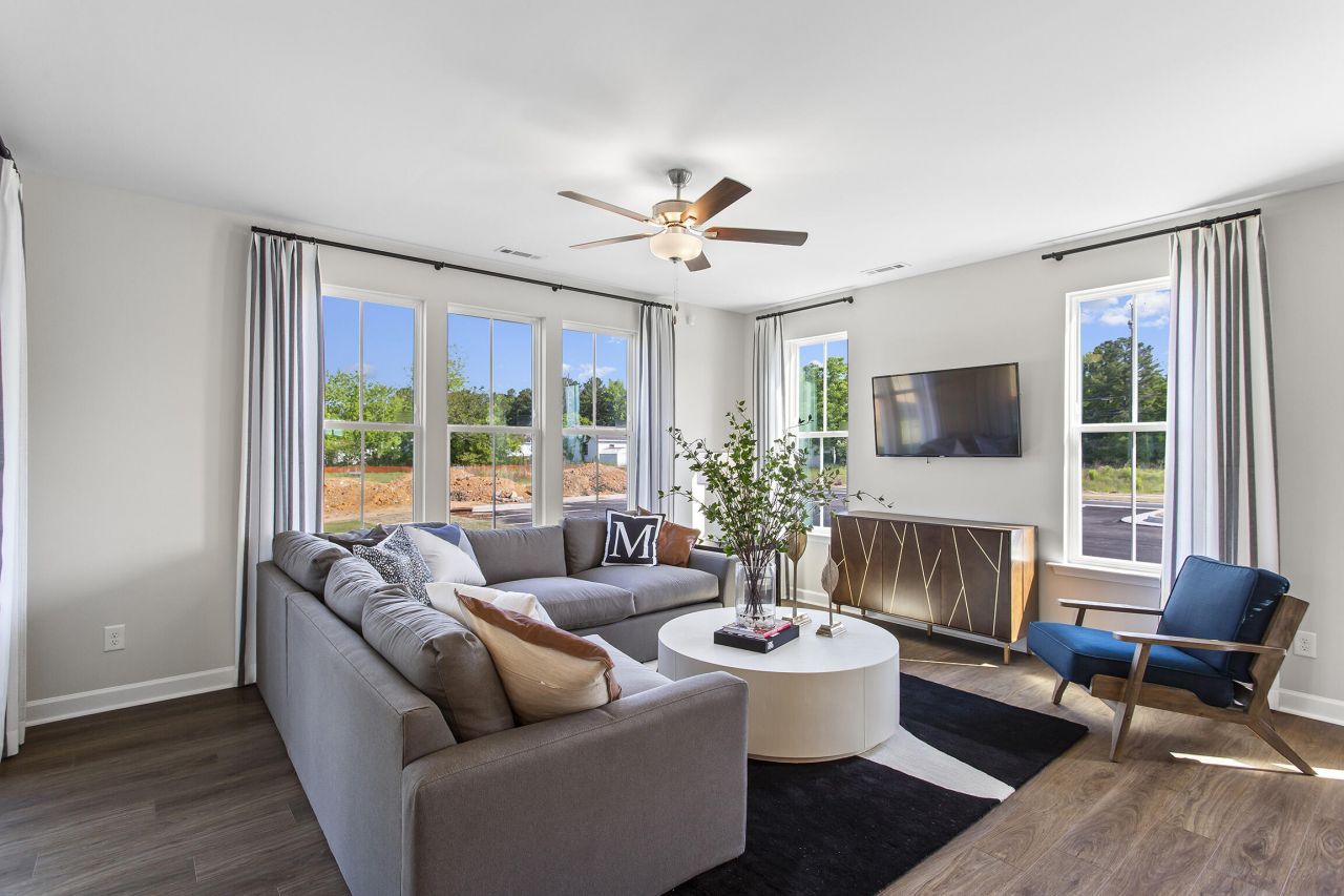 218 Crosswick Street Photo 5