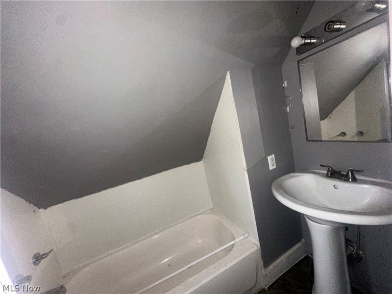 6404 Carl Avenue, Cleveland, OH 44103 Photo 17