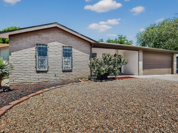 6407 Mendius Avenue NE, Albuquerque, NM 87109