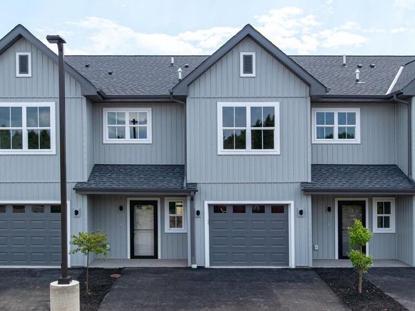 1076 W 20TH AVENUE, Oshkosh, WI 54902