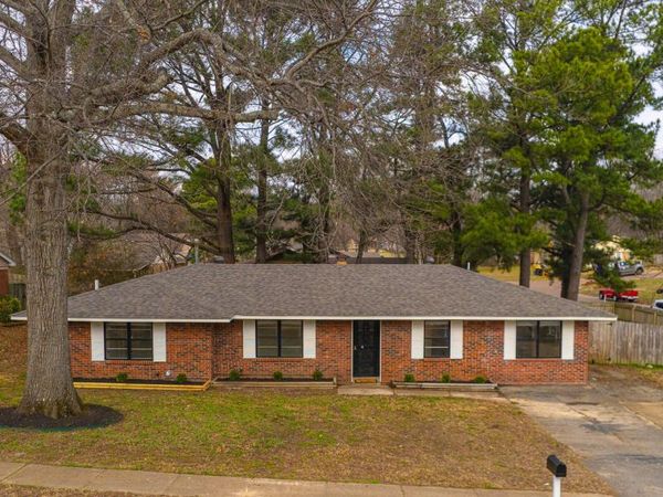 910 Hackberry Drive, Southaven, MS 38671