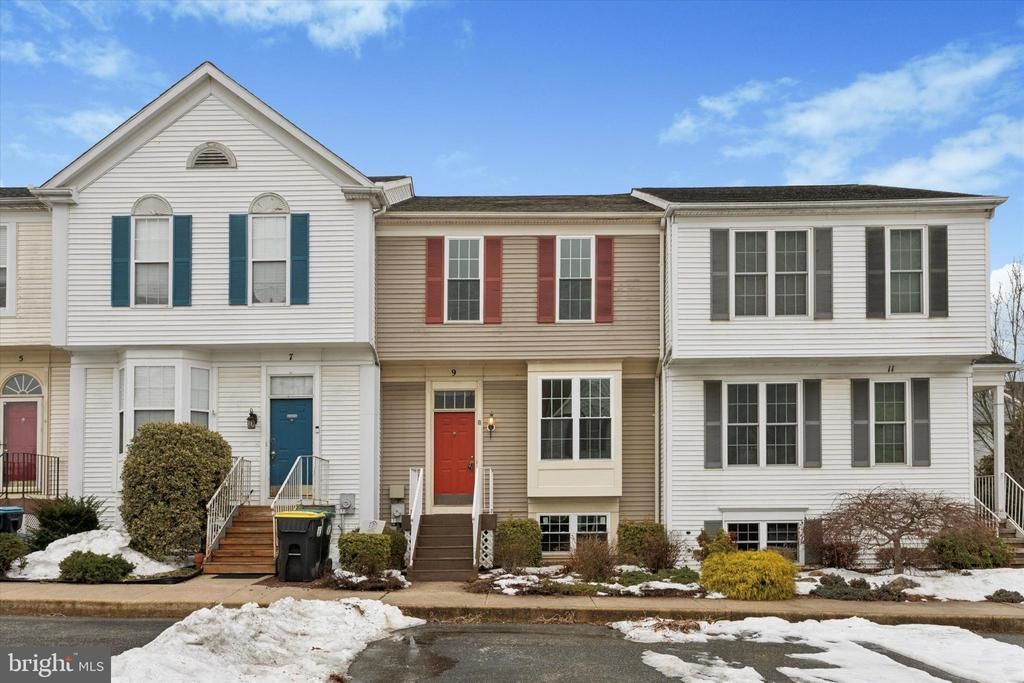 9 Creek Lane, Newark, DE 19702 Main Photo