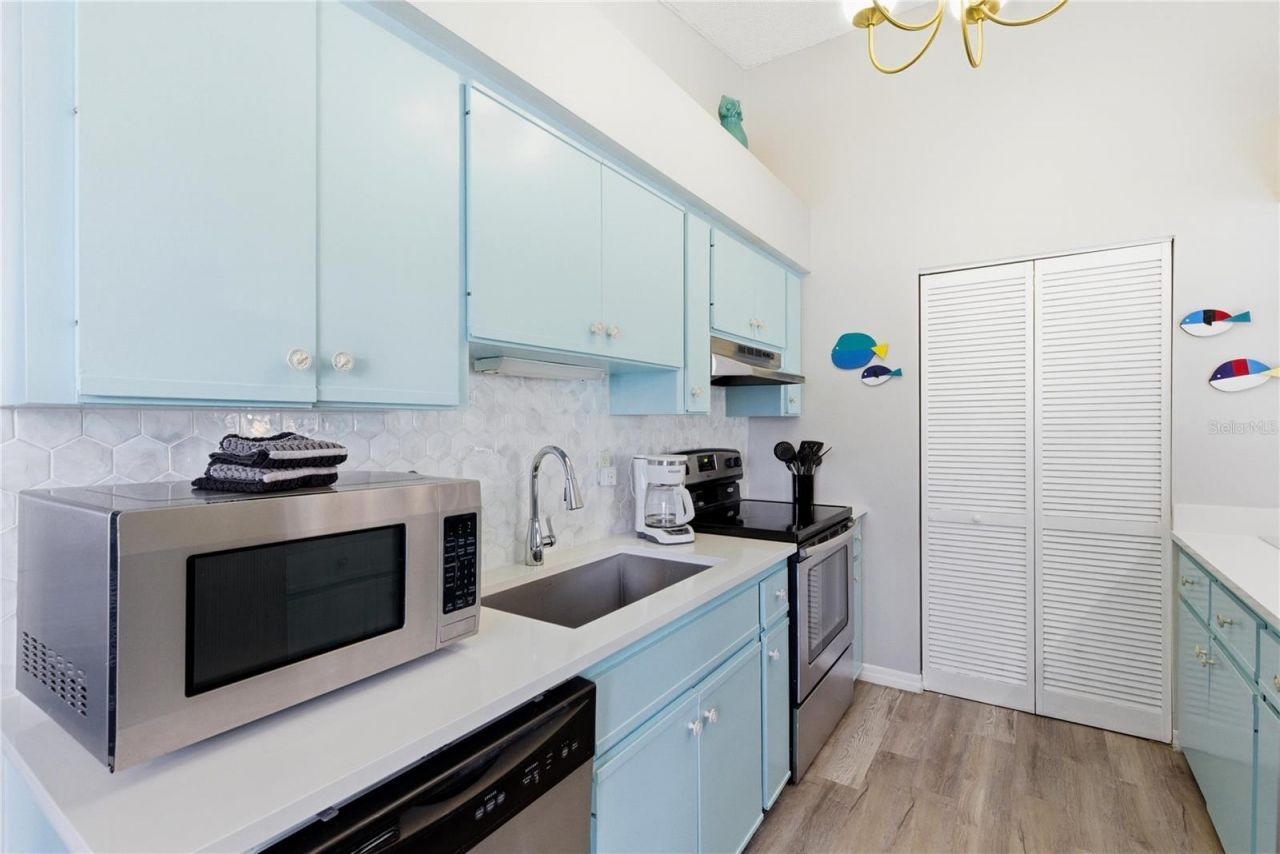 527 Beach Road, Sarasota, FL 34242 Photo